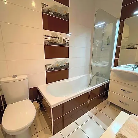 Logis Le Bretagne Szálloda 2*